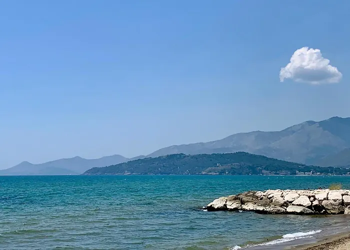 5 Bedroom Amazing Home In Torvaianica