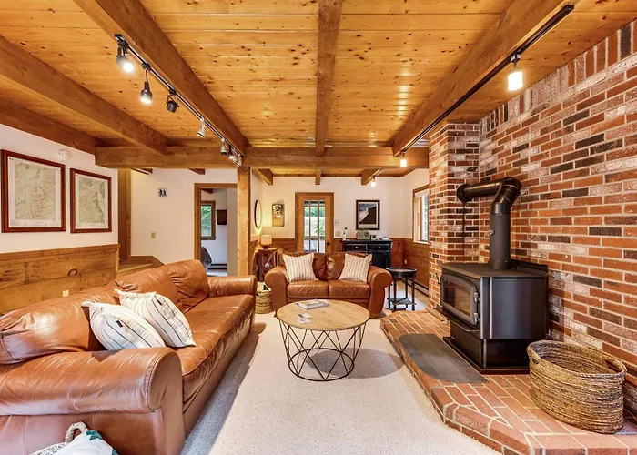 Bartlett Vacation Rental W/ Wraparound Deck!