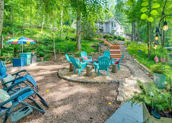 Creekside Hendersonville Haven: Hot Tub & Fire Pit