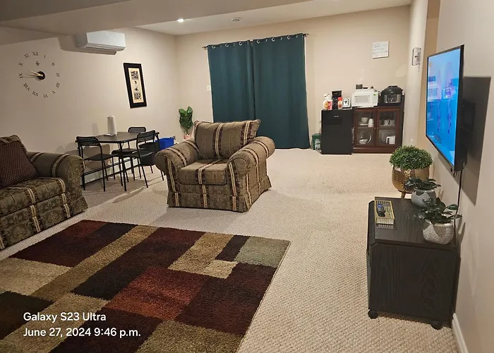 Cozy, Private Basement Suite