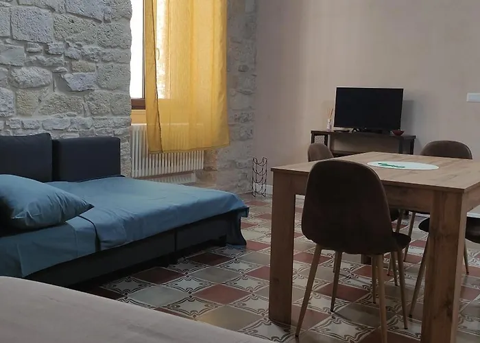 Maison Stelas