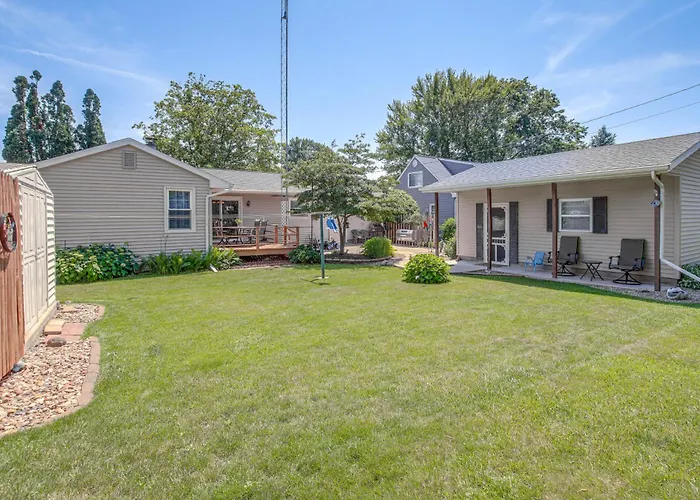 Walk To Park: Waterloo Home W/ Furnished Deck