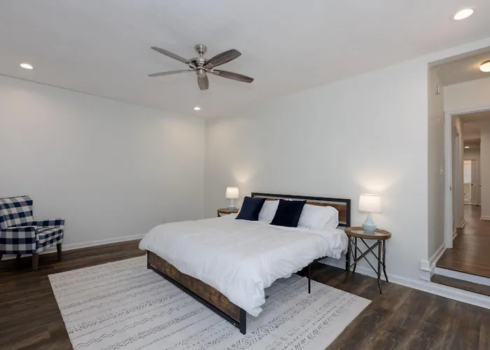 Group Getaway 6Br Near Fort Benning Huge Kitchen Private Yard