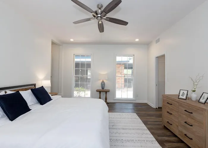Group Getaway 6Br Near Fort Benning Huge Kitchen Private Yard