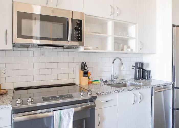 Luxury Penthouse Apt Near Brady St With Balcony And Lake View
