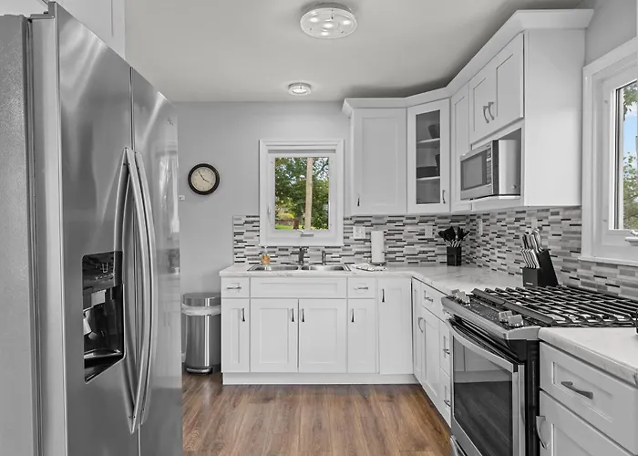 Charming Duplex On Main