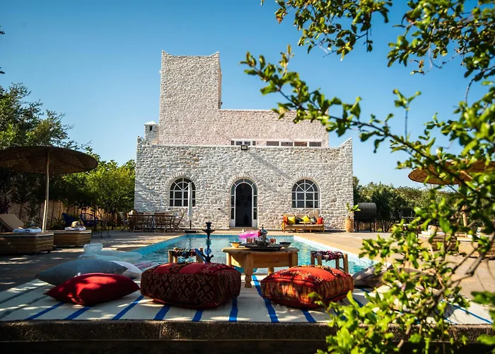 Villa Les Jardins Fleuris-Elegante Villa Avec Piscine Privee