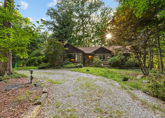Log Cabin - Natures Oasis - Fire Pit & Gazebo