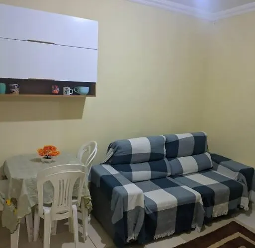 Quarto de Casal Bem Localizado Em apto Compartilhado AP 204
