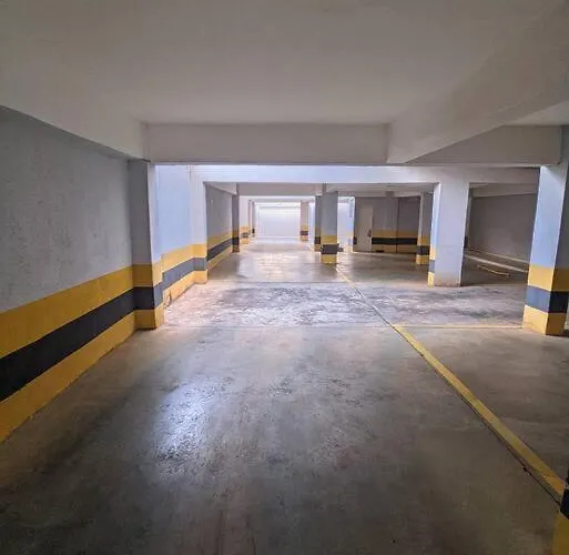 Quarto de Casal Bem Localizado Em apto Compartilhado AP 204
