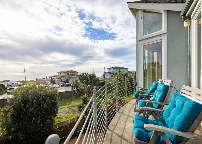Steps To Beach And Amazing Ocean Views - Miramar Home