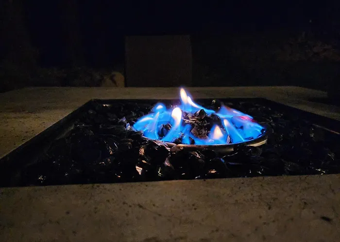 Hot Tub Family Friendly Garden City Getaway