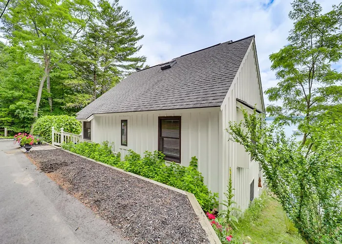 Updated Glen Arbor Cottage On Lake: Dock & Mooring