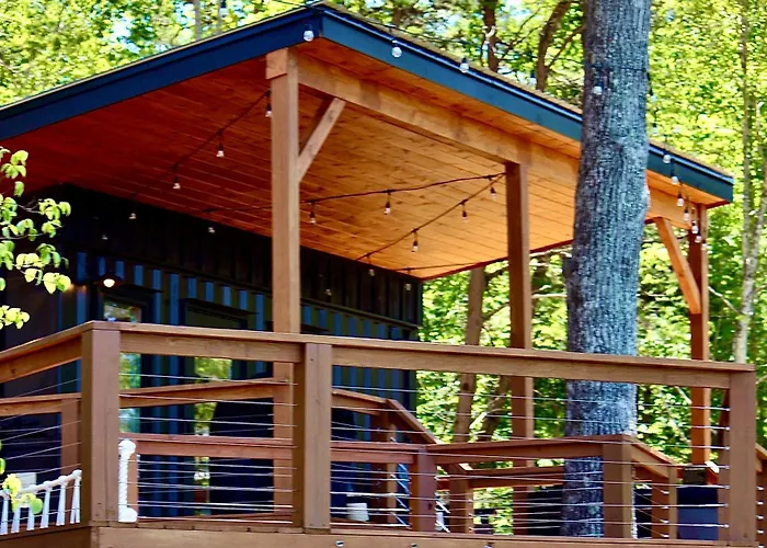 Glamping Container Treehouse By Hiawassee Glamping
