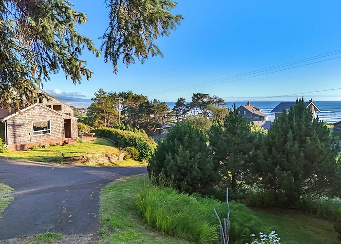 Pet-Friendly Oceanview Cabin Near Manzanita