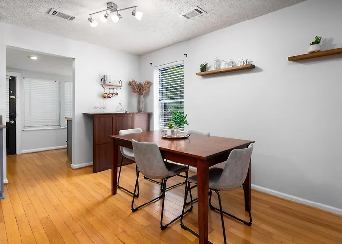 2 Bedroom Ft Moore Retreat