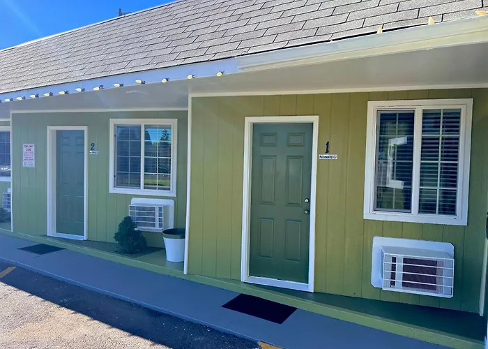 Chalet Motel - Your Cozy Basecamp For Bend Adventures