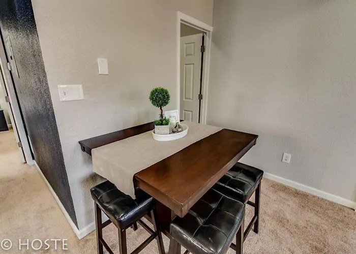 *H New!* 1 Bedroom Downtown Townhome, Newly Renovated!
