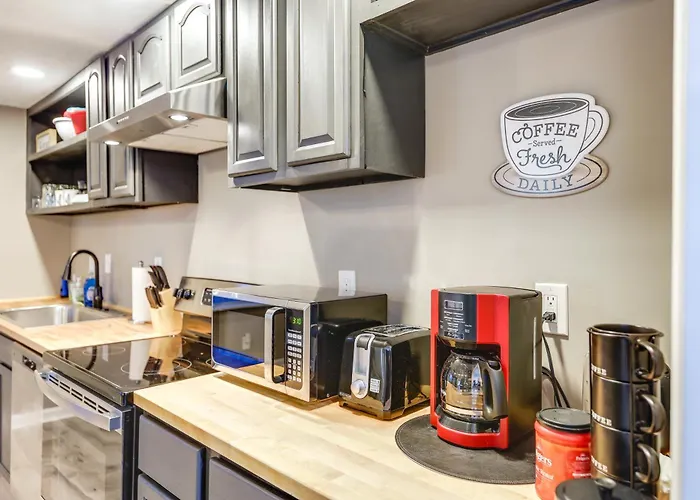 Cozy Newport Cottage Near Stadiums & Downtown