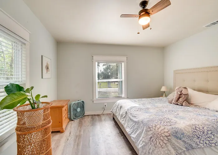 Walk To River & Shops: Downtown Dunnellon Escape