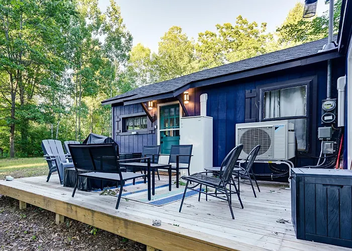 Lake Access & Kayaks: Gladwin Cottage Near Golfing