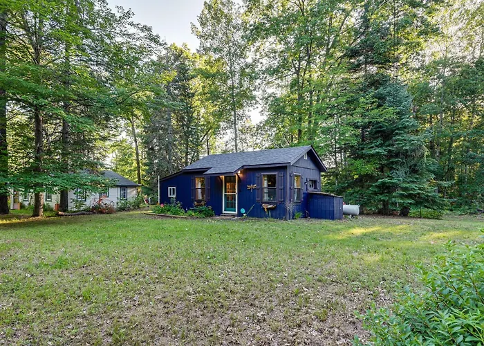 Lake Access & Kayaks: Gladwin Cottage Near Golfing