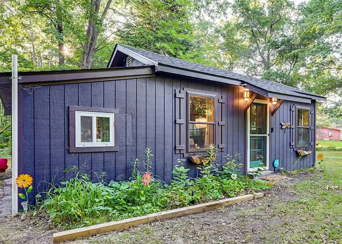 Lake Access & Kayaks: Gladwin Cottage Near Golfing