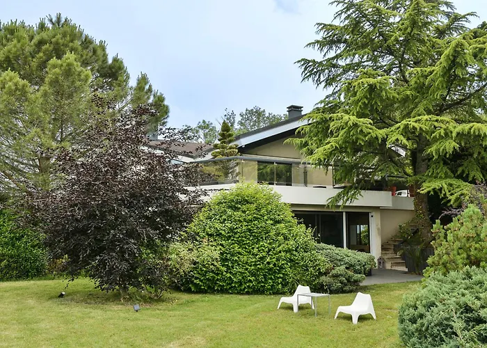 Superbe villa avec piscine intérieure, sauna, jacuzzi et salle de sport