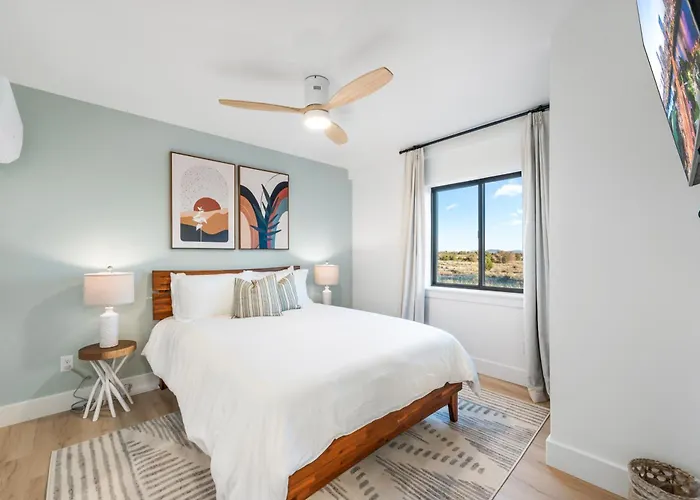 Luxe Desert Retreat - Near Grand Canyon South Rim