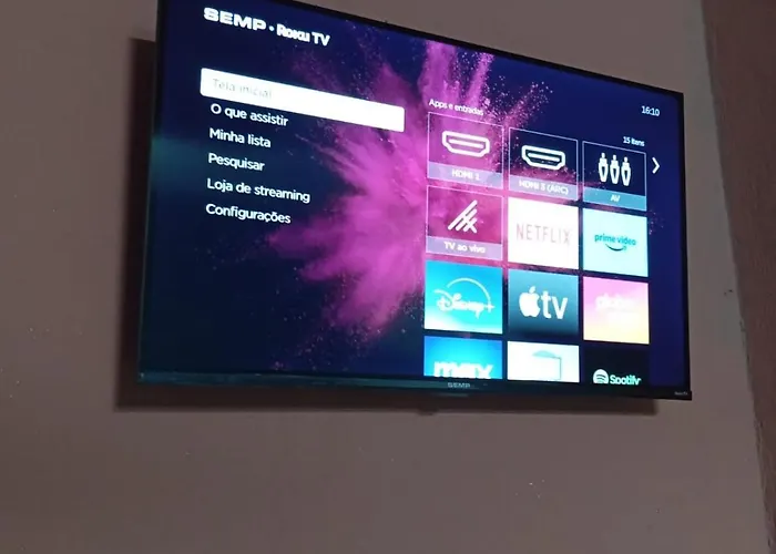 Quarto, garagem, portão automático, banheiro, wi-fi, tv, frigobar e ventilador de teto