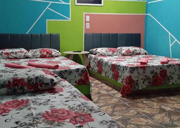 Quarto, garagem, portão automático, banheiro, wi-fi, tv, frigobar e ventilador de teto