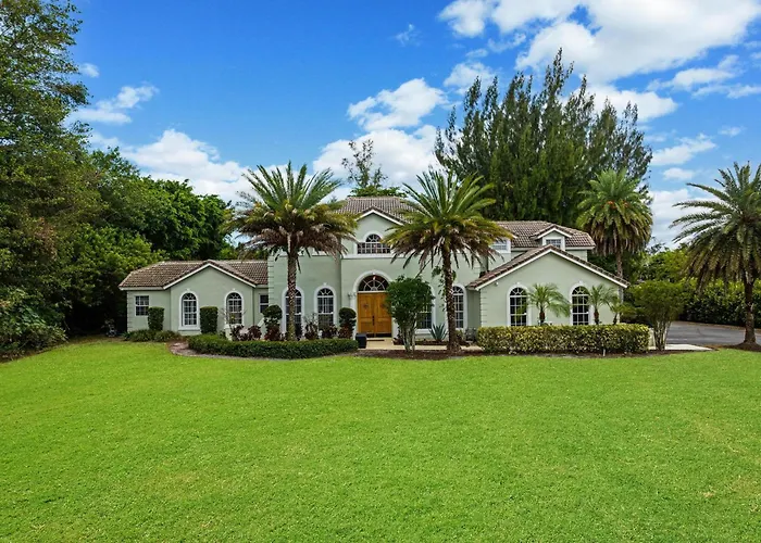 Family Estate Wprivate Pool Basketball Court