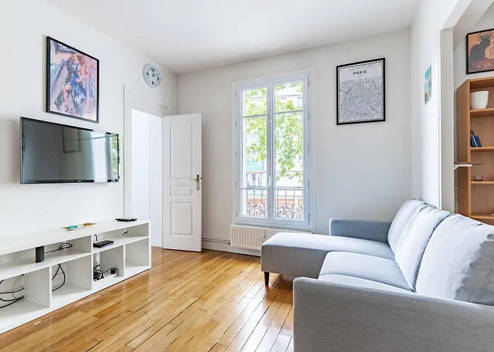 Stunning Parkview Apartment Close To Paris