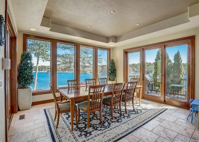 Silver Lake Estate - Private Beach - Hot Tub - Arcades