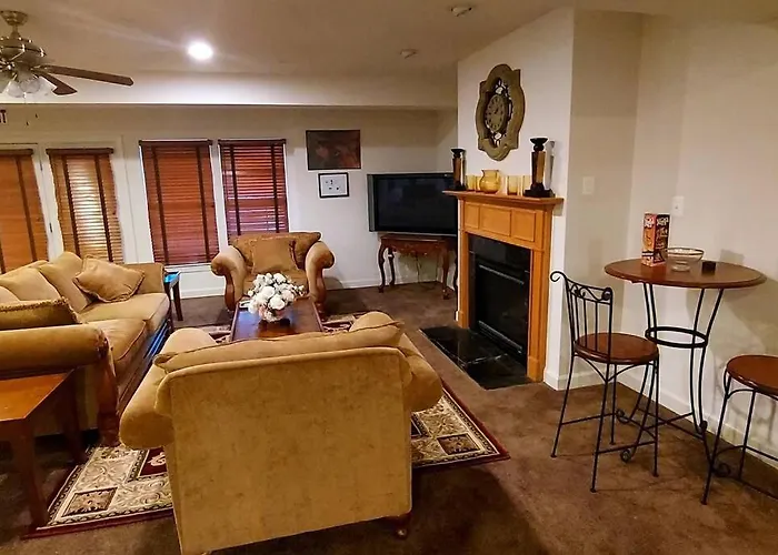 Exquisite & Serene 1 Bedroom, 1 Full Bath Apartment