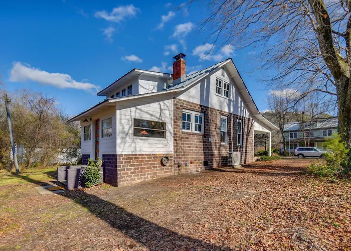 Radiant Gloucester House W/ Private Porch!
