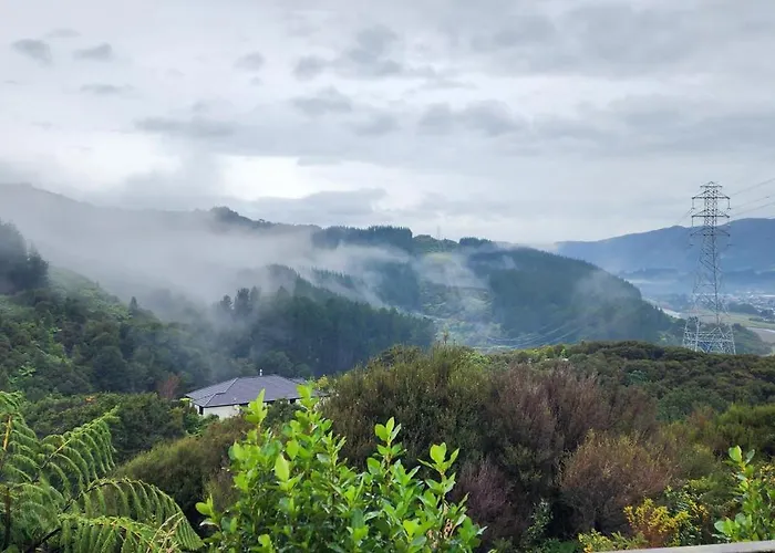 A Comfortable Room In Upper Hutt With Views - Homestay