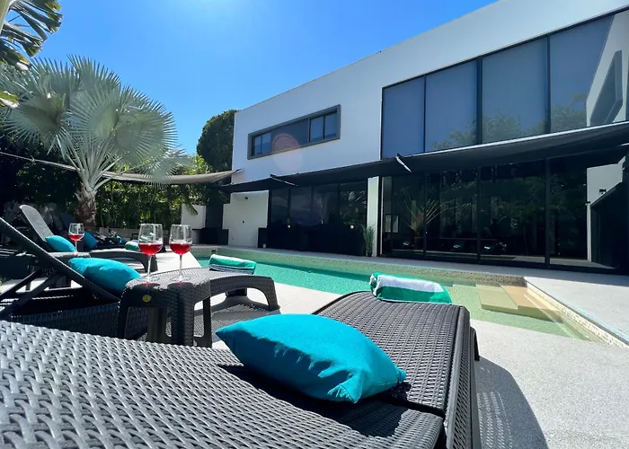 Celebre Villa Venus Playacar - 24 Pax