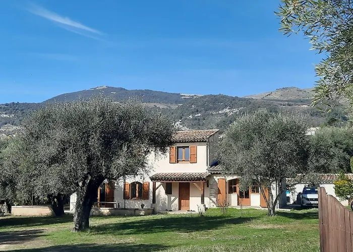 06Cb Pretty Country House For 8