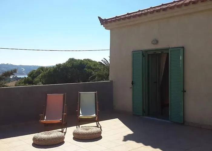 Spacious Villa With View 10 Mins Walk To The Beach