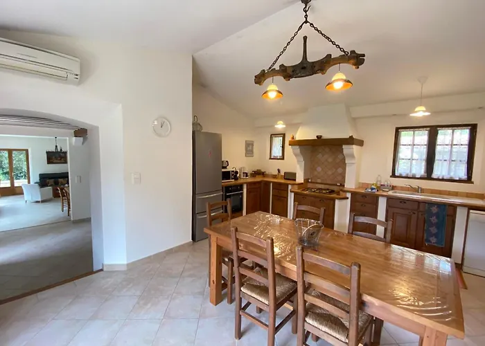 06Cb Pretty Country House For 8