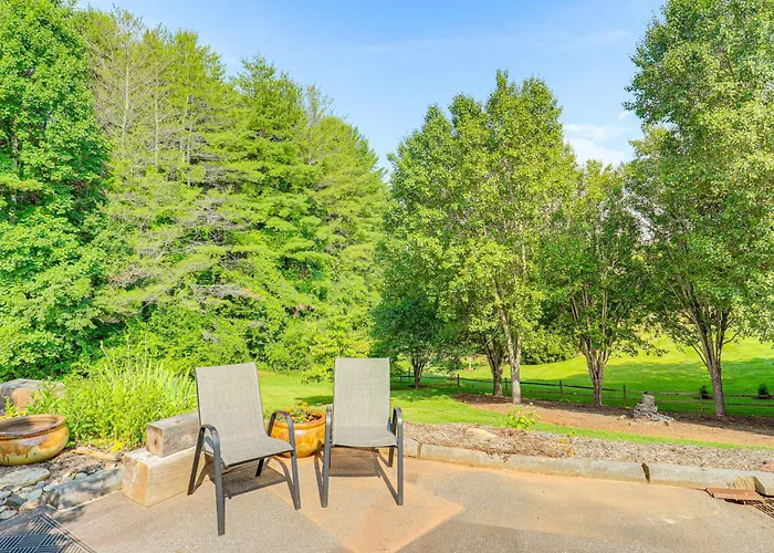 Walk To Downtown Weaverville: Quiet Apartment