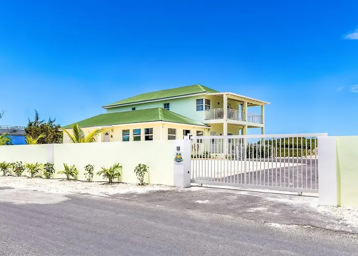 Tropical Jungle Oasis With Lagoon Views, Good Wifi