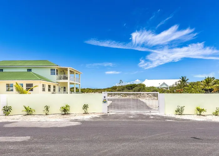 Tropical Jungle Oasis With Lagoon Views, Good Wifi