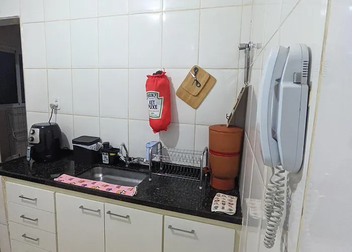 Quarto em Apto Compartilhado Bem Localizado AP 204