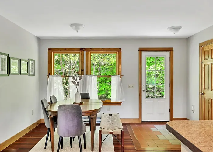 Saratoga Guest House