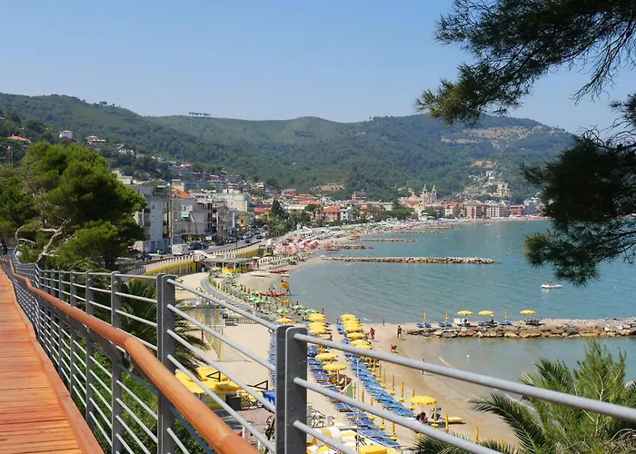 Laigueglia Beach, Seafront Sea-View Balcony - Happy Rentals