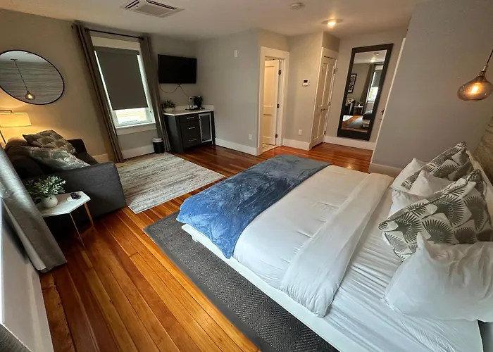 Entire Modern 7 Unit 7 Bath Boutique Inn