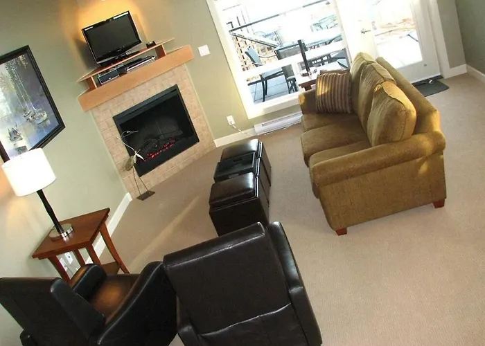 Sooke Oceanview Penthouse - Family Friendly