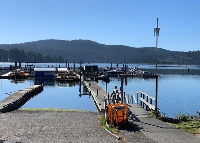 Sheringham Townhouse - Pet Friendly Sooke Rental